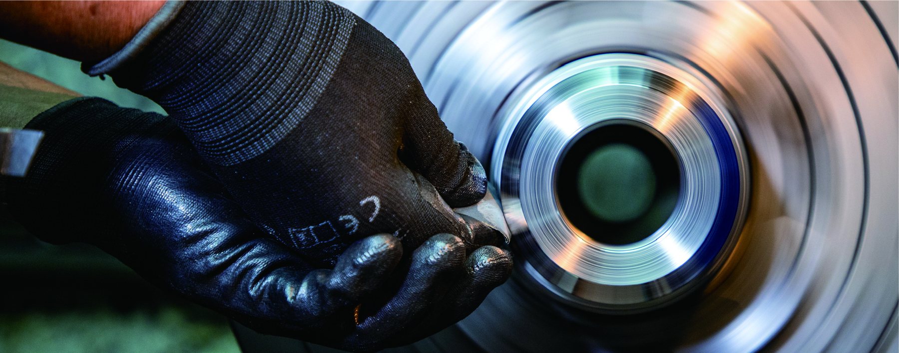 Turning and finishing of seamless steel tubes at the production base
